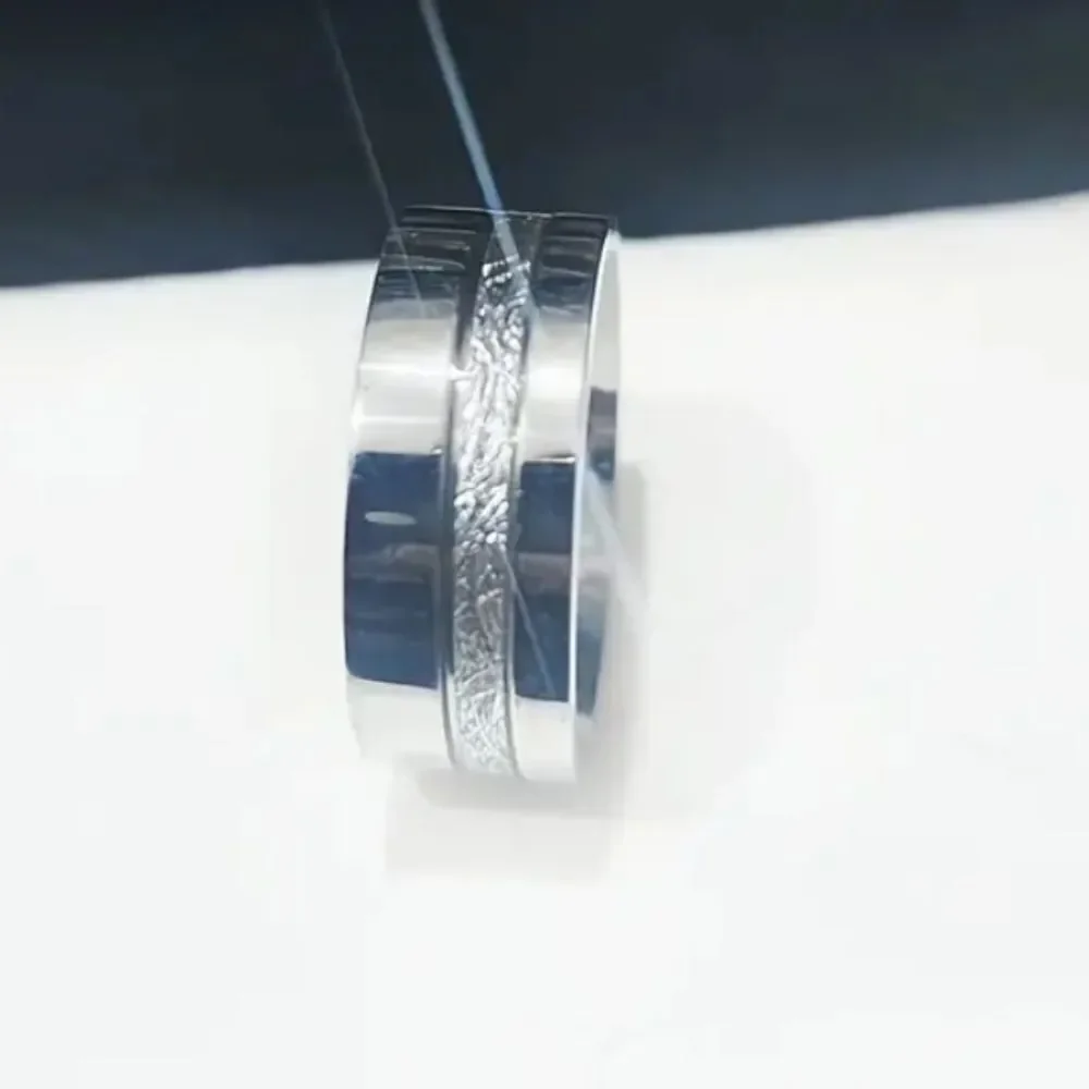 Luxurious Men's Wedding Band